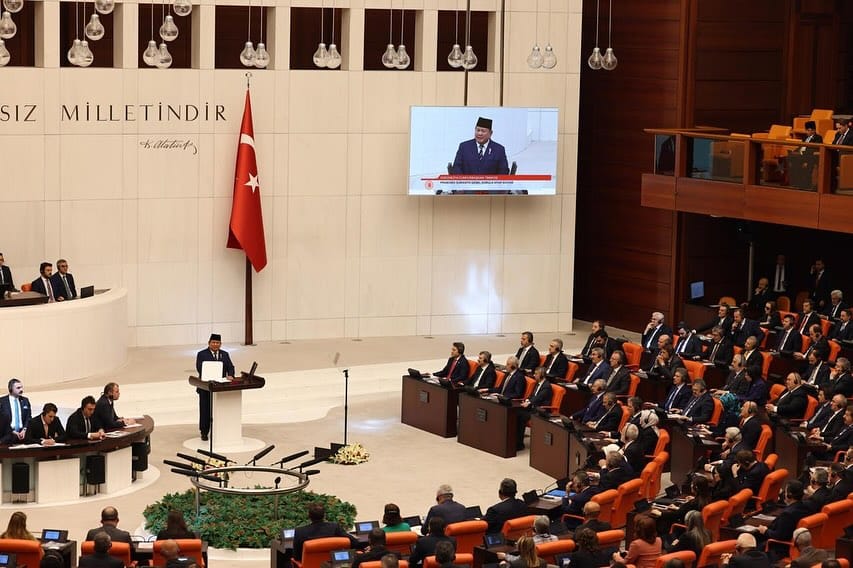 Presiden Prabowo saat berpidato di depan para anggota parlemen Turki