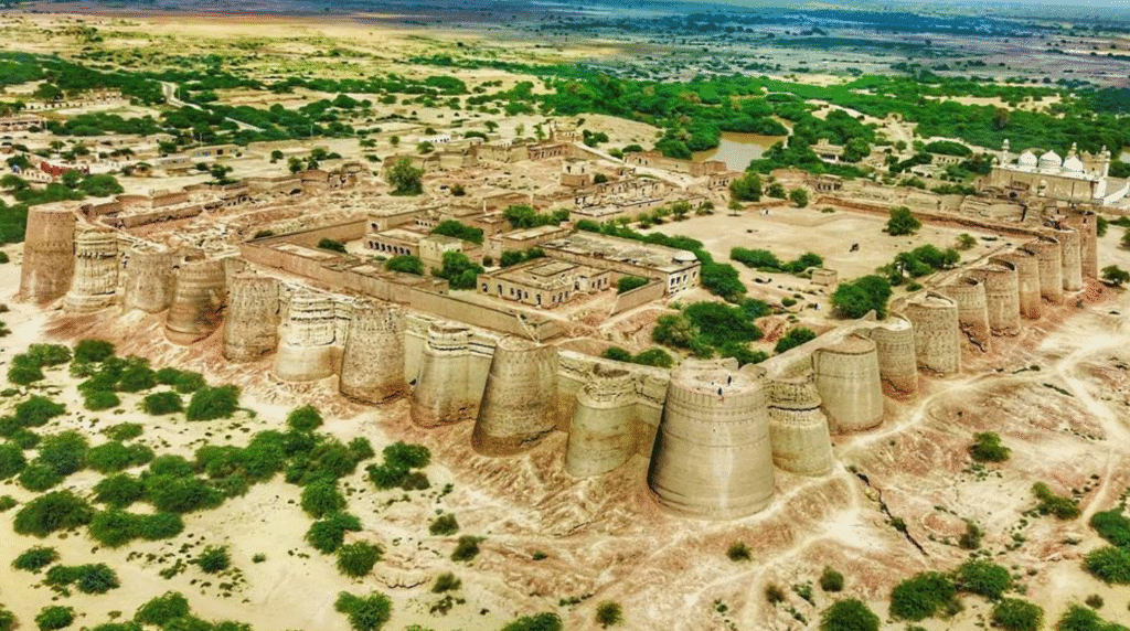 Benteng Derawar Fort yang megah di padang pasir Cholistan, Punjab, Pakistan