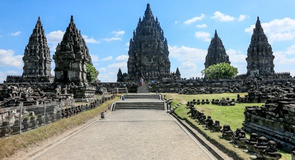 Kesenian-seni rupa-bangunan bersejarah-identitas-negara-candi-prambanan