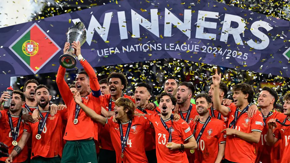 Kapten Portugal Cristiano Ronaldo merayakan gelar UEFA Nations League kedua di 2025 bersama rekan satu tim