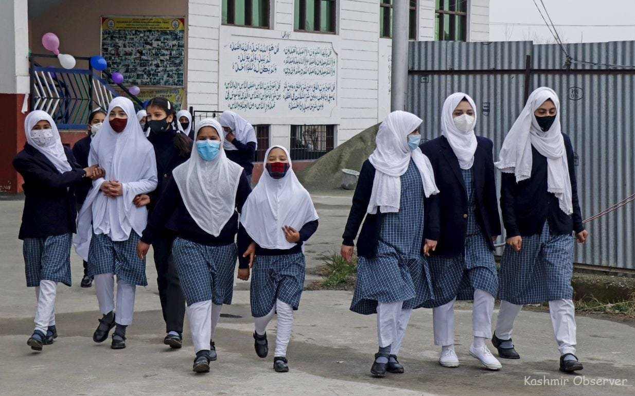 Anak-anak Kashmir belajar di lingkungan yang tenang, simbol harapan dan pendidikan di tengah konflik