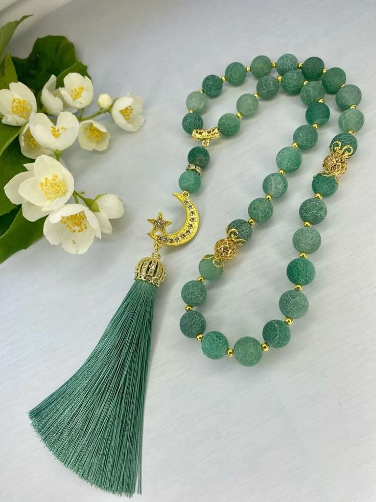 Kerajinan tangan khas Pakistan seperti tasbih dan suvenir lainnya