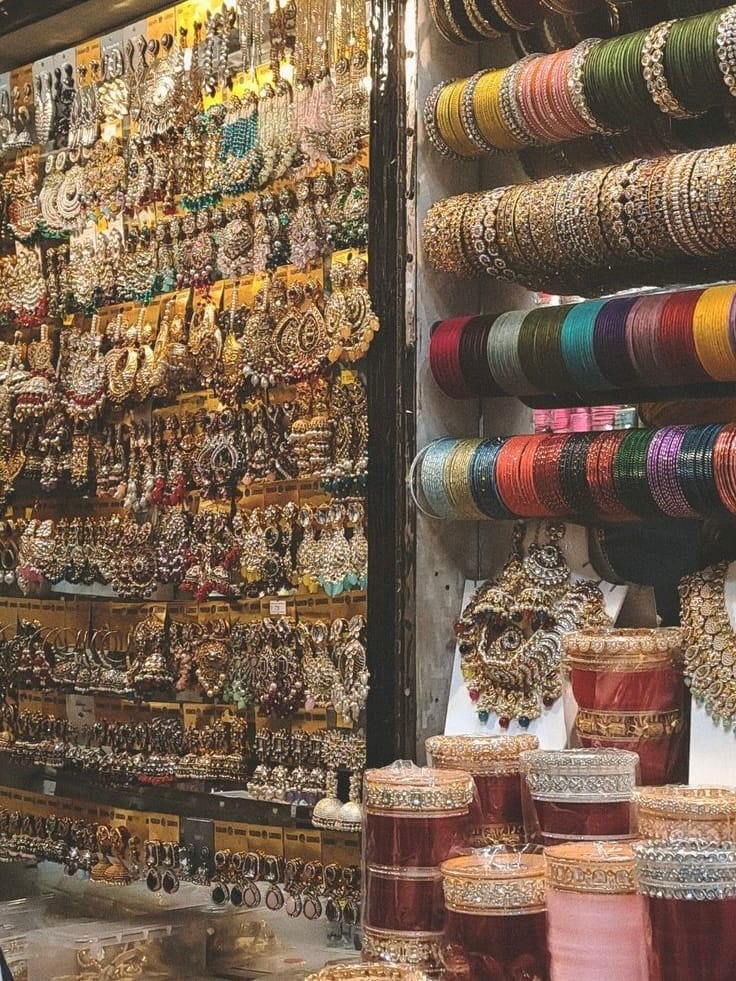 Perhiasan tradisional dari Lahore, Pakistan, dengan desain unik