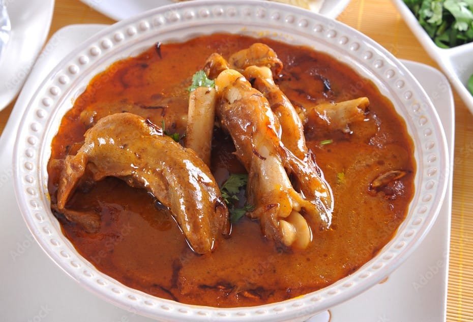 Paya, kari kaki hewan (sapi/kambing) tradisional Pakistan yang dimasak kental