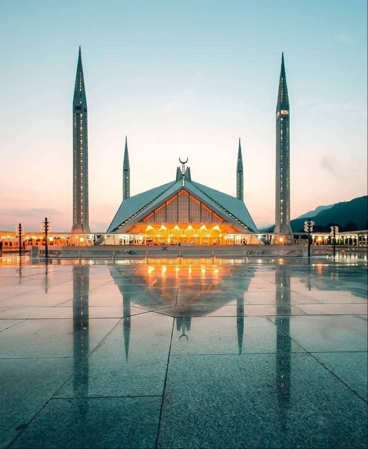 Gedung Parlemen atau Masjid Faisal di Islamabad, ibu kota modern Pakistan