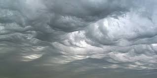 Awan tebal dan hujan lebat akibat angin monsun di wilayah Pakistan