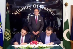 Ilustrasi blockchain dan keamanan digital di Pakistan tahun 2025 dengan latar bisnis digital modern.