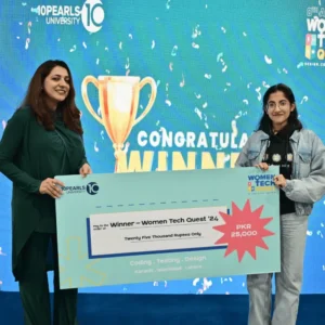 : Peserta Women Tech Quest 2024 Pakistan bersaing dalam kompetisi coding dan AI di Lahore.