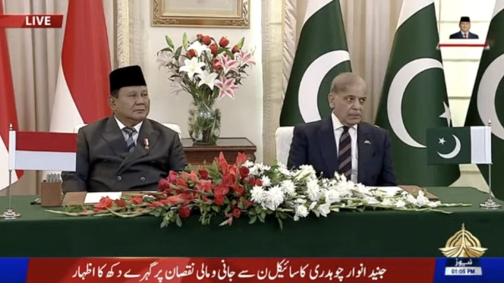 pm pakistan sebut penyair indonesia langsung di depan prabowo