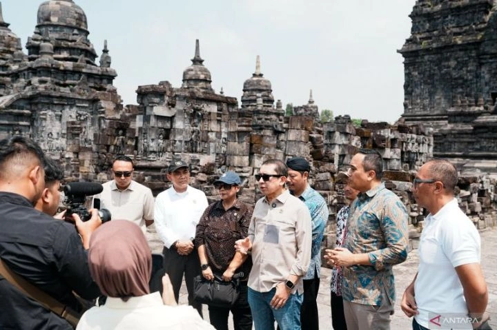 restorasi bangunan candi