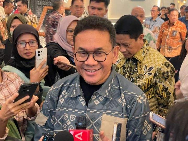 pasokan bahan baku plastik