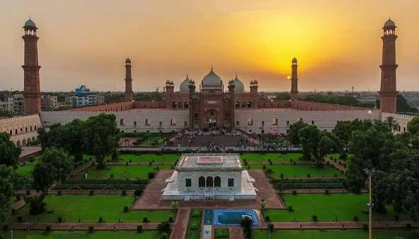 Masjid di Lahore