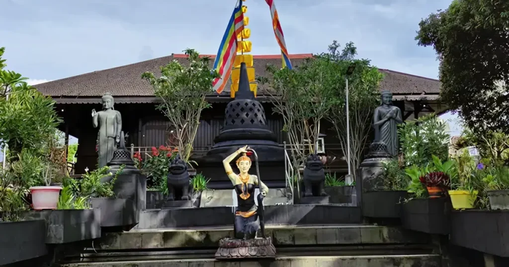 wihara terbesar di indonesia