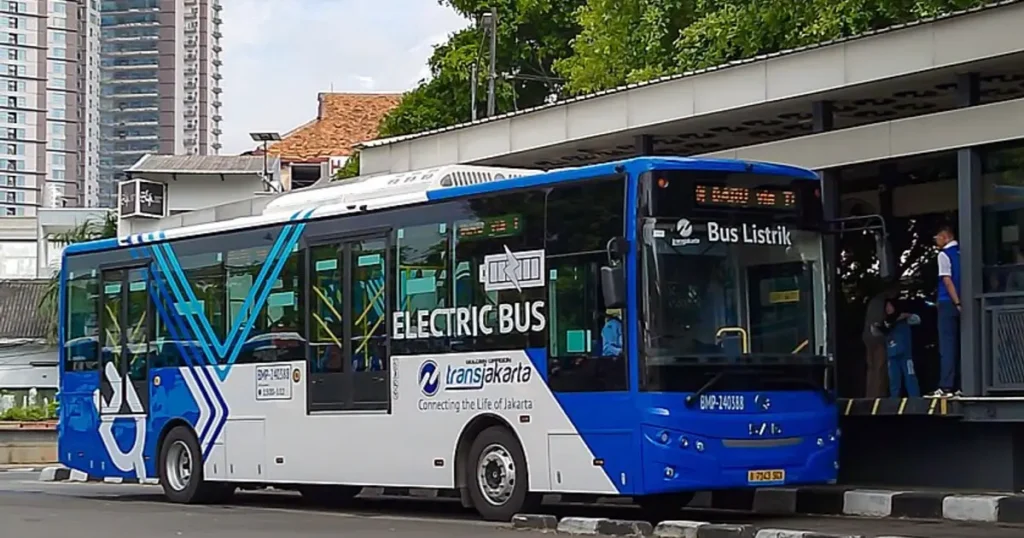 halte transjakarta terbanyak