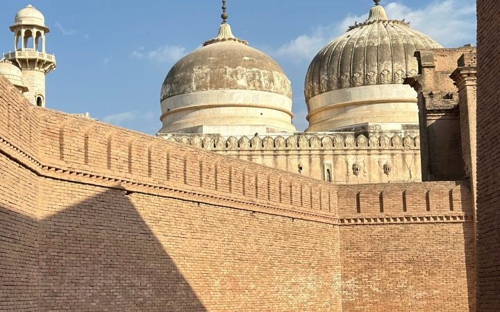 Benteng Derawar yang megah di padang pasir Cholistan, Punjab, Pakistan